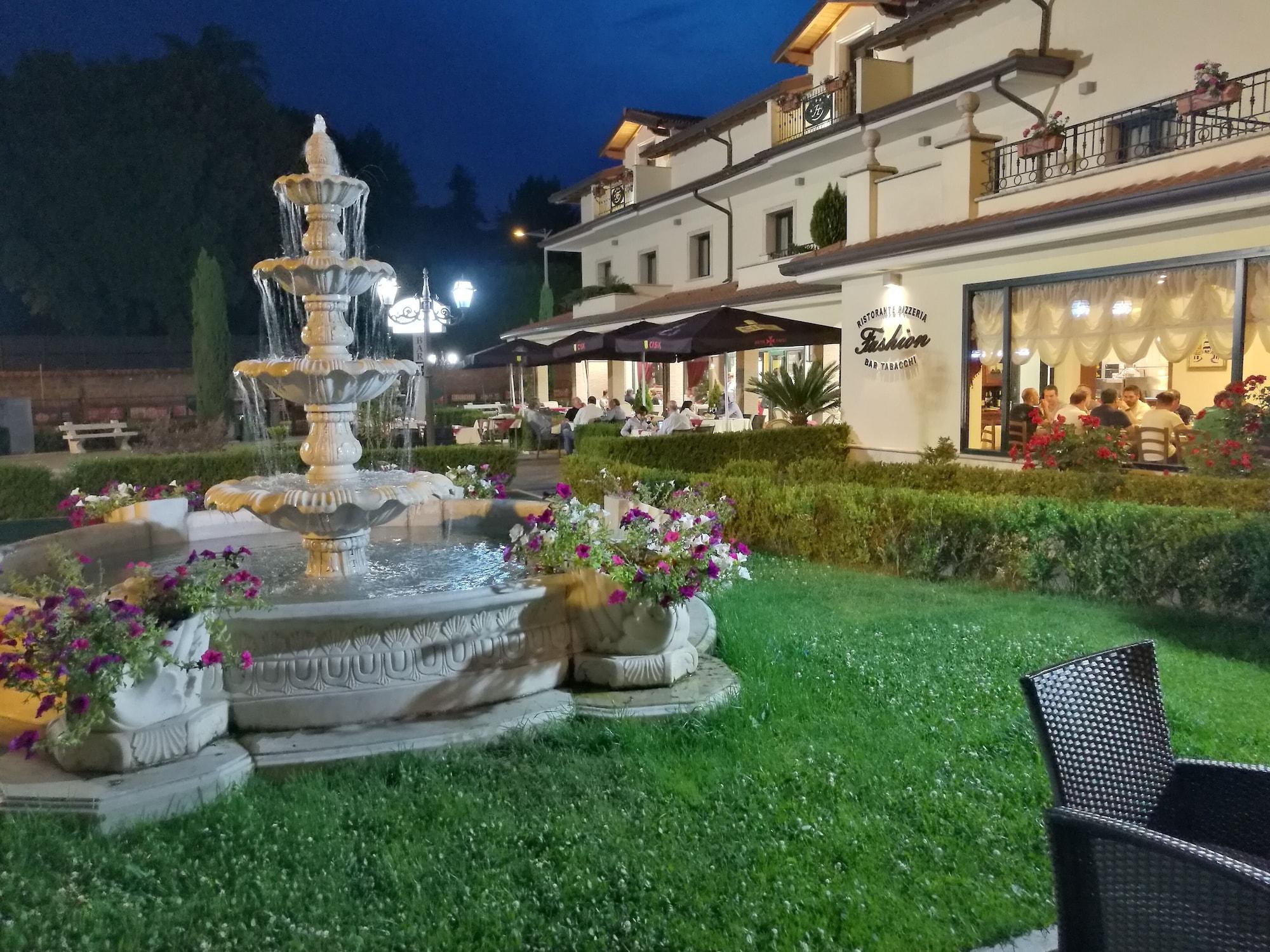 Fashion Hotel Valmontone Exterior photo