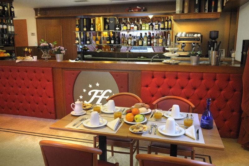 Fashion Hotel Valmontone Restaurant photo
