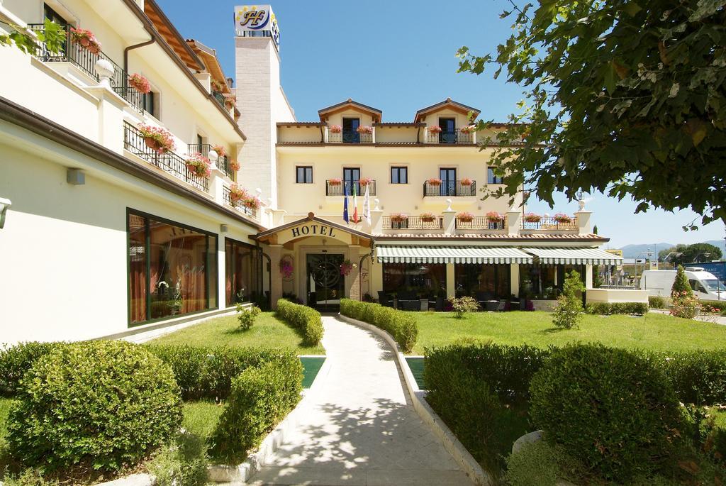 Fashion Hotel Valmontone Exterior photo