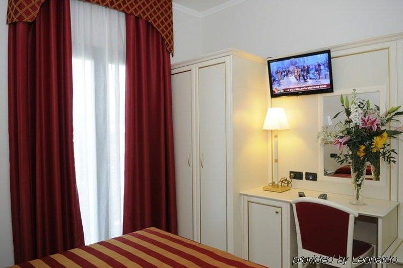 Fashion Hotel Valmontone Room photo