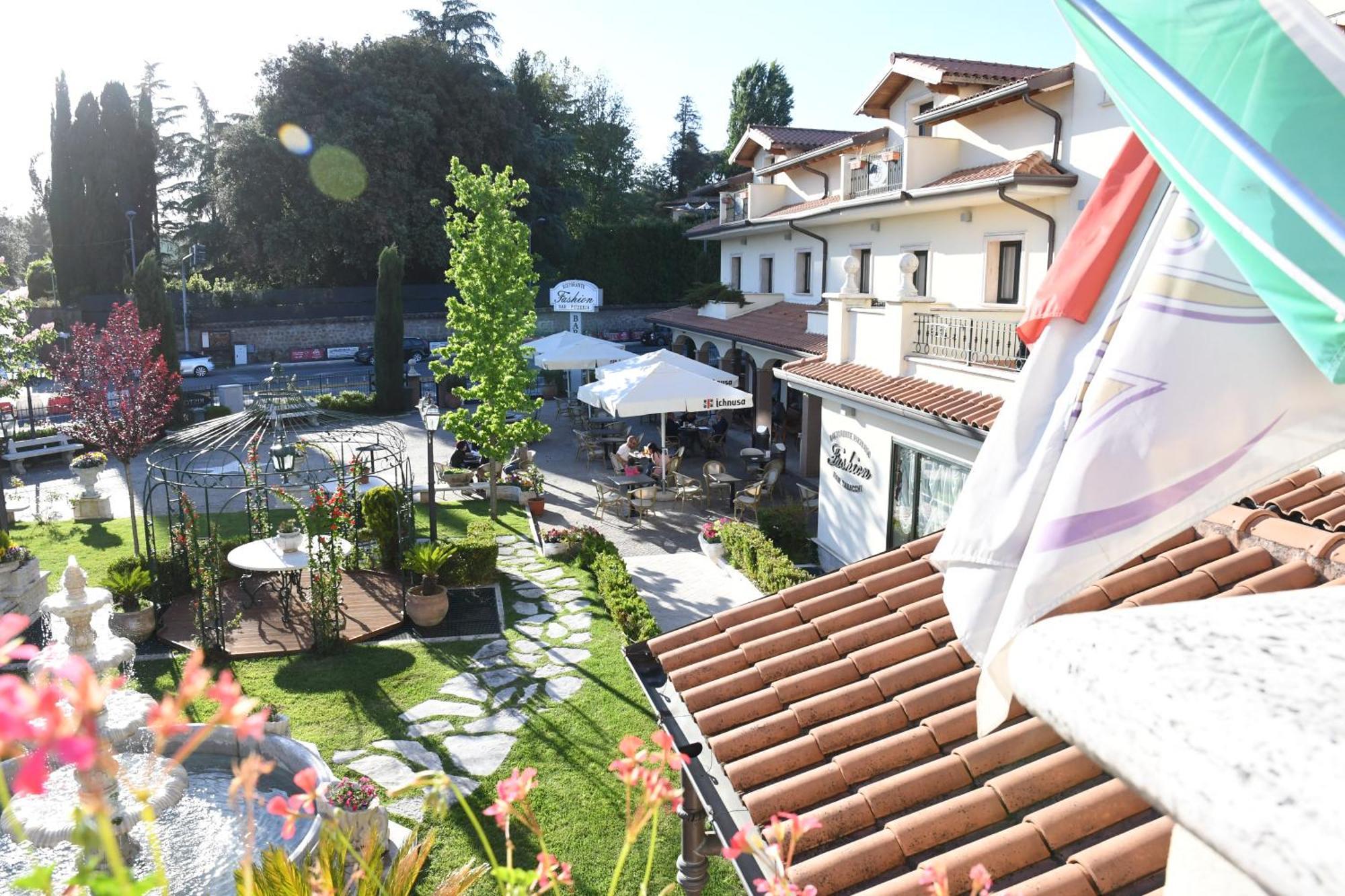 Fashion Hotel Valmontone Exterior photo