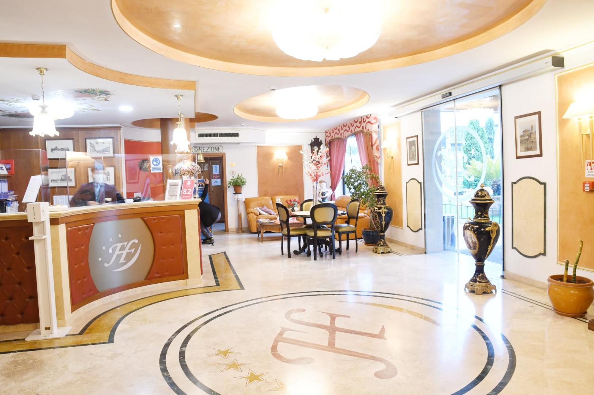 Fashion Hotel Valmontone Exterior photo