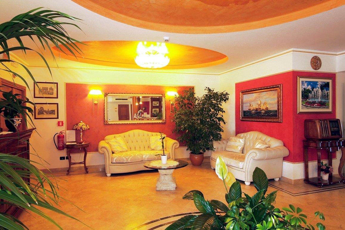 Fashion Hotel Valmontone Exterior photo