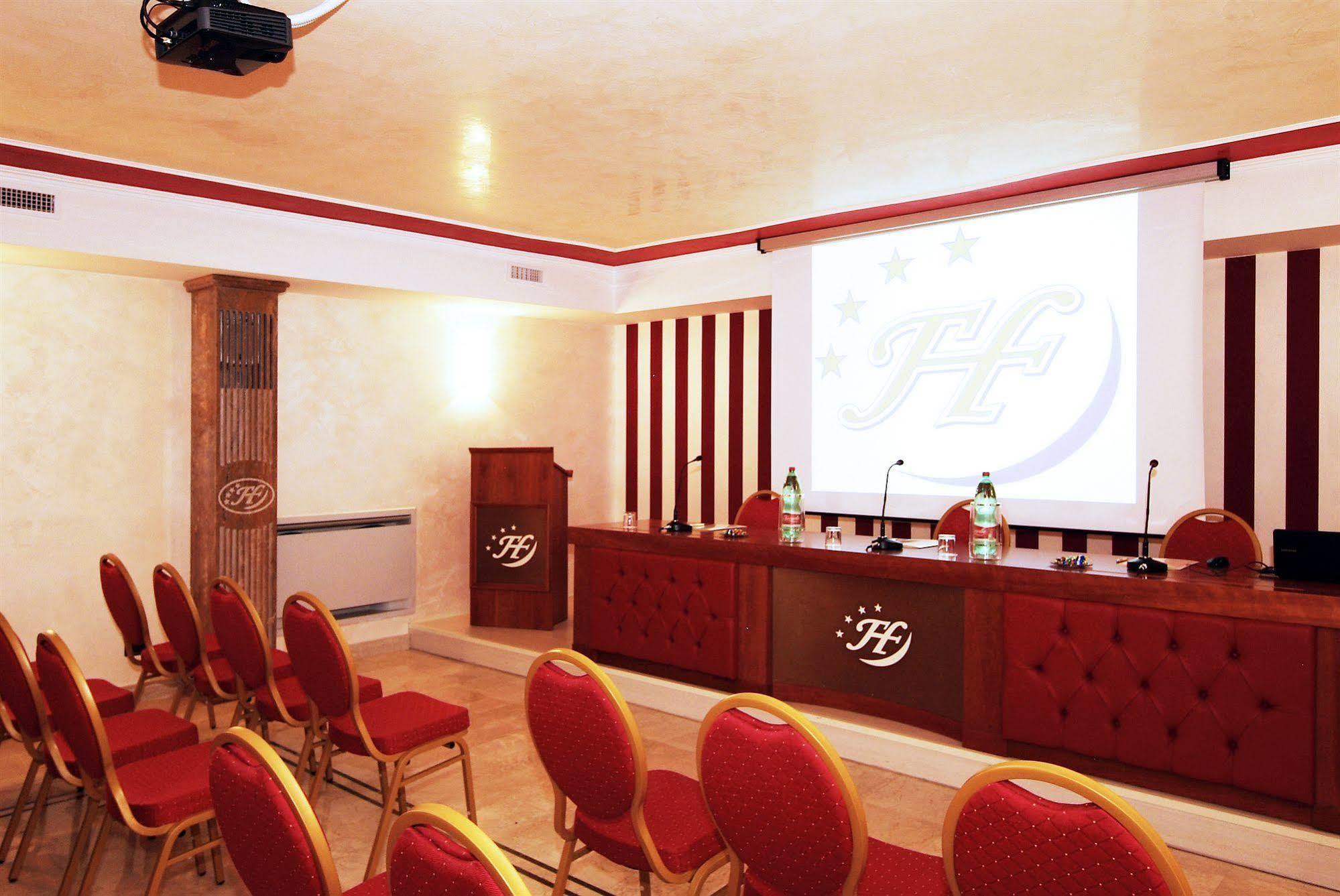 Fashion Hotel Valmontone Exterior photo