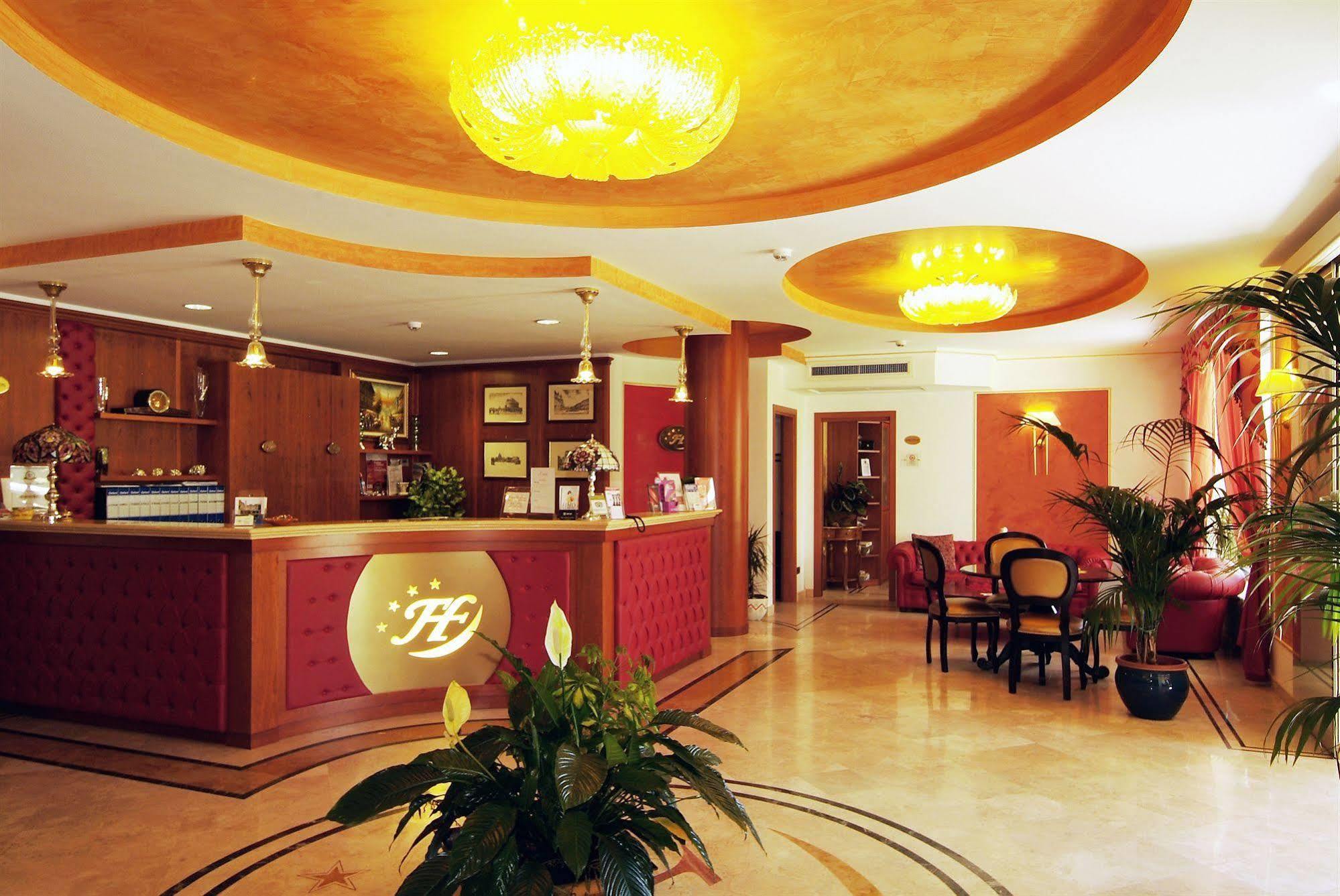 Fashion Hotel Valmontone Exterior photo