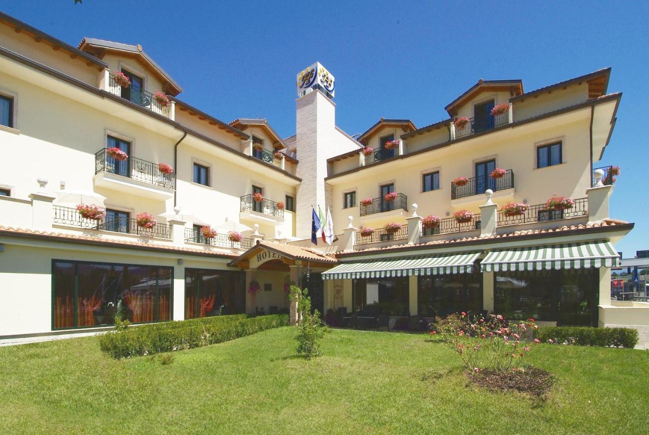 Fashion Hotel Valmontone Exterior photo